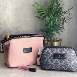 Toilettaske, Mia, Lyserd nylon