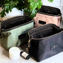 Toilettaske, Mia, Lyser�d nylon