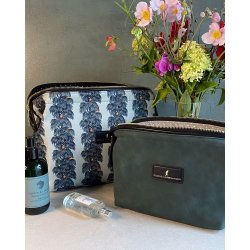 Toilettaske, Stor, Mia, Kraftig nylon med print